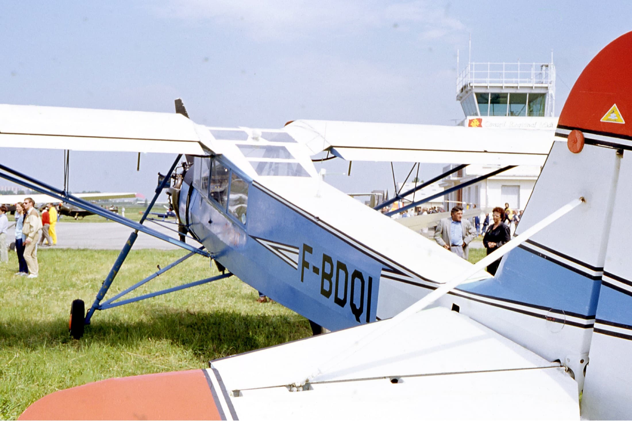 Fieseler Storch F-BDQI sur l'aérodrome de Lasbordes