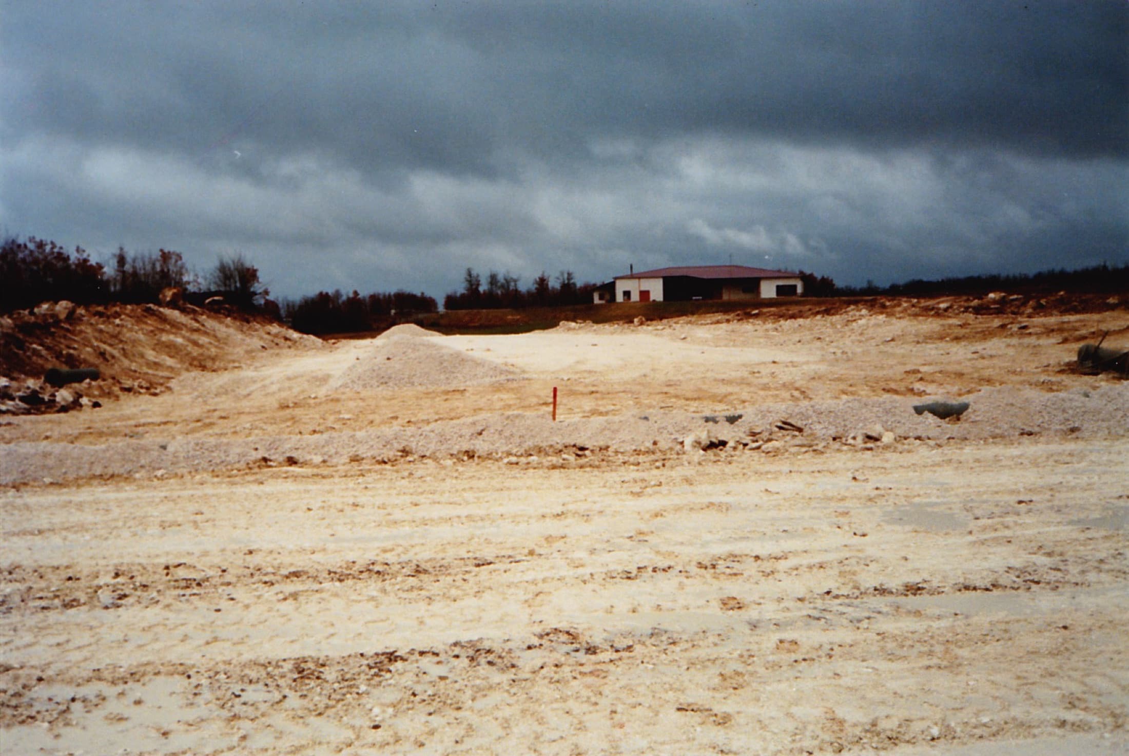Travaux piste et hangar, 1991