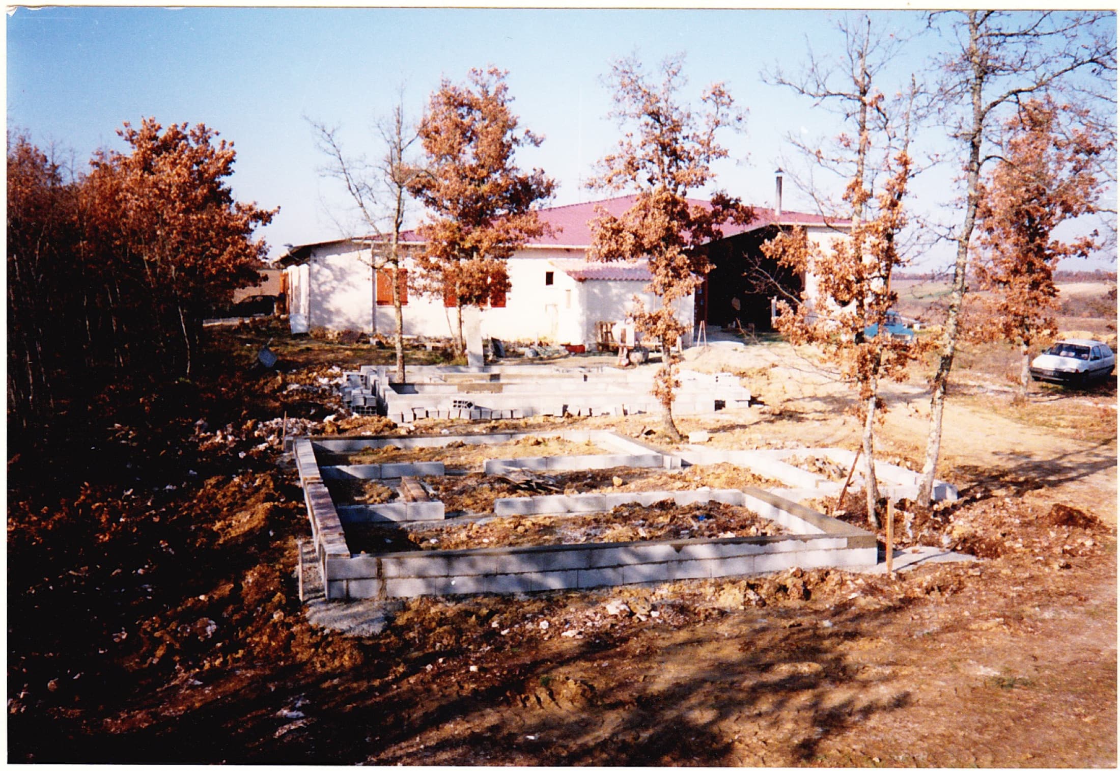 Construction des premiers bungalows, 1991