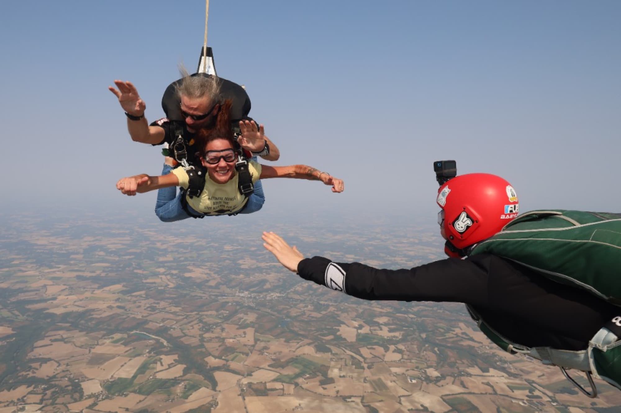 Tandem en chute libre avec un vidéoman en wingsuit