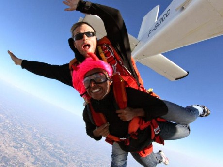 Découvrir le parachutisme : le saut en tandem