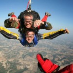 Découvrir le parachutisme : le saut en tandem